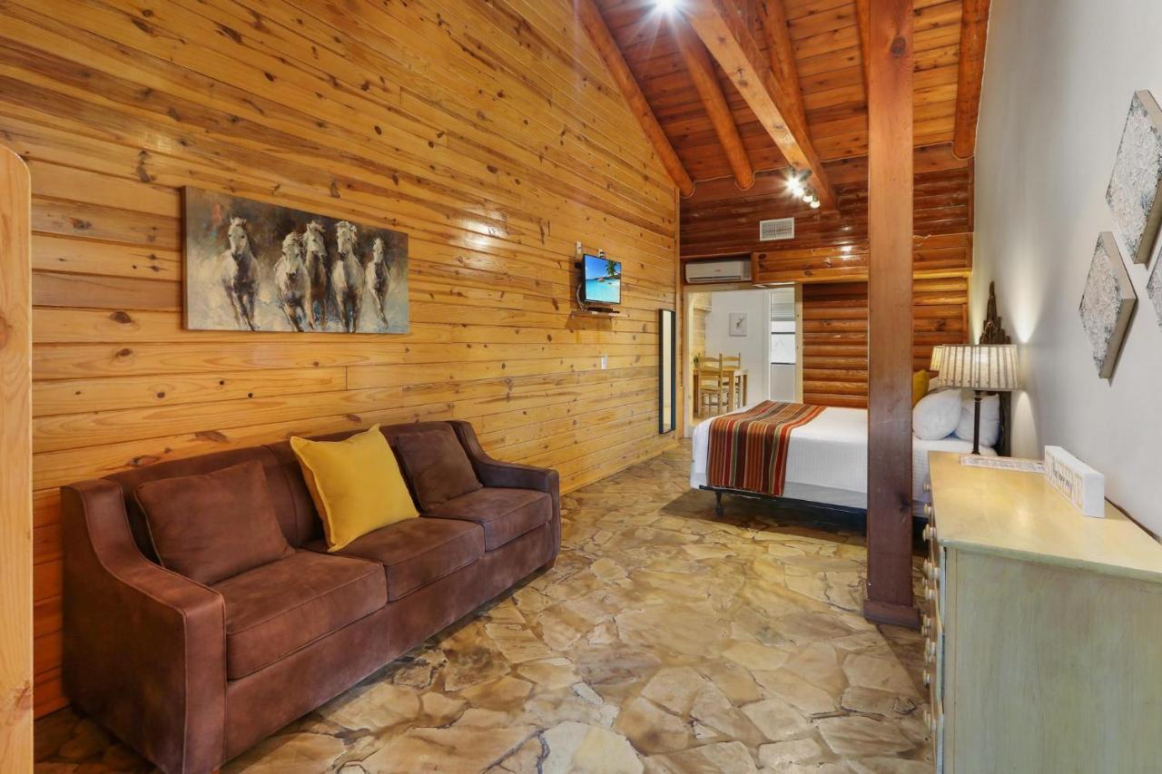 Wimberley Log Cabins Resort And Suites- Unit 3 Exteriör bild